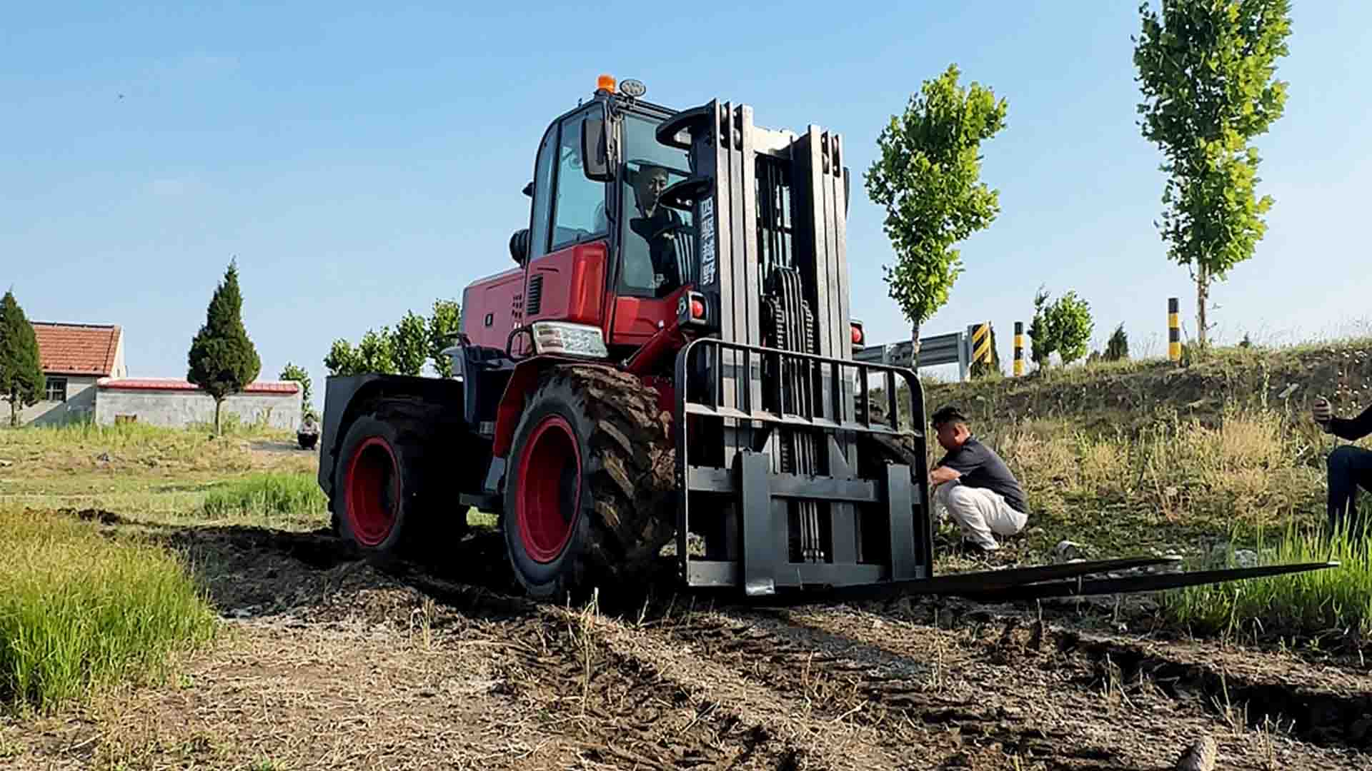 Case Study: 4WD Rough Terrain Forklift for Seasonal Outdoor Stockyard Handling
